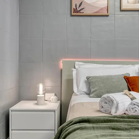Flow Urban Living By Different Apartment Ferrara